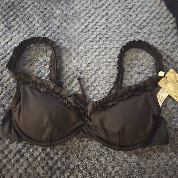 Toluca Swim Angelina Black Ruffle Bikini Top Size M/34 Cup. Nwt